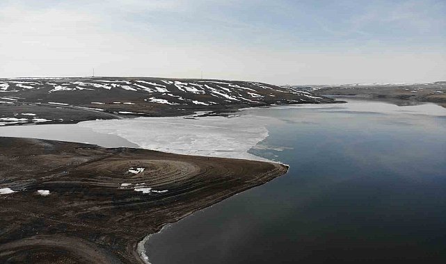 Kars Baraj Gölü'nün buzları çözüldü