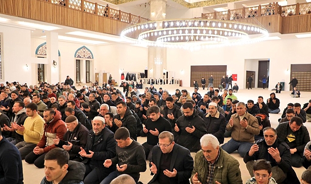 Kars’ta ilk Teravih namazı kılındı