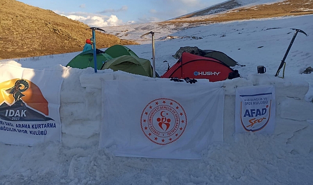 Kars'ta kış dağcılık eğitimi tamamlandı
