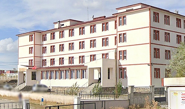 Kars'ta lise öğrencisi pansiyonun 4. katından düştü
