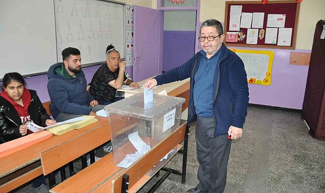 Kars'ta vatandaşlar oy kullanmaya başladı
