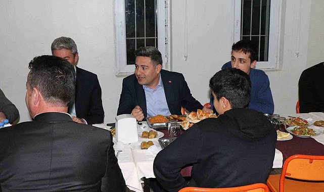 Kaymakam Özçelik, öğrencilerle birlikte iftar yaptı