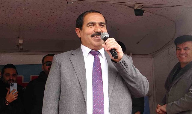 Kendini 'yerli patates' olarak tanıtan Belediye Başkan Adayı Ahi'den gövde gösterisi
