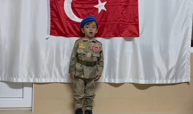 Küçük Ömer&#039;in İstiklal Marşı coşkusu