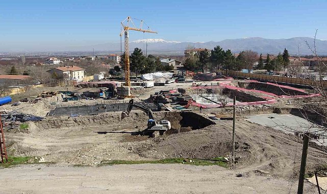 Malatya'da depremin izleri siliniyor