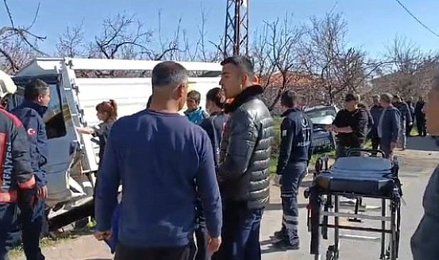 Malatya'da kamyonet ile otomobil çarpıştı: 3 yaralı
