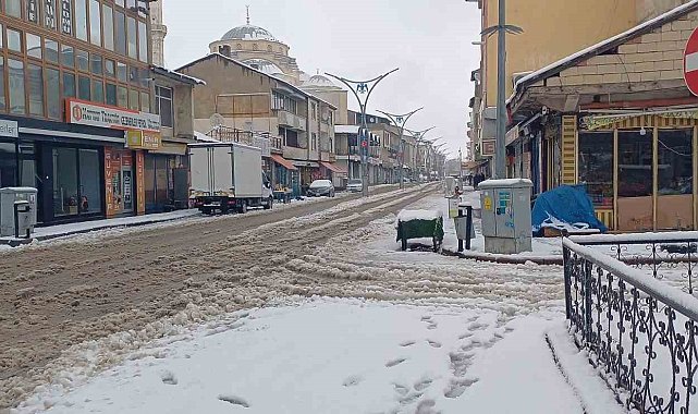 Malazgirt'te kar yağışı