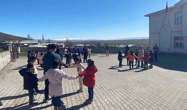 Öğretmen ve öğrencilere afet farkındalık eğitimi verildi