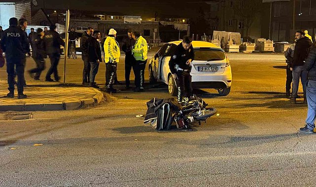 Otomobil motosiklete çarptı: 2 yaralı