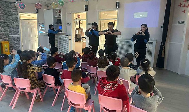 Polislerden anaokulu öğrencilerine bilgilendirme