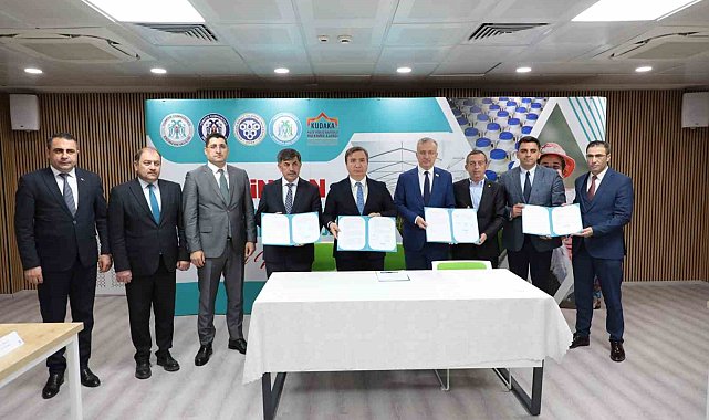 "Tulum Peyniri ve Toplu Sera Bölgesi" ile ilgili protokol imza töreni düzenlendi