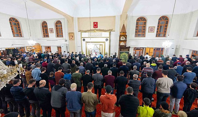 Ramazan ayının ilk teravih namazı kılındı
