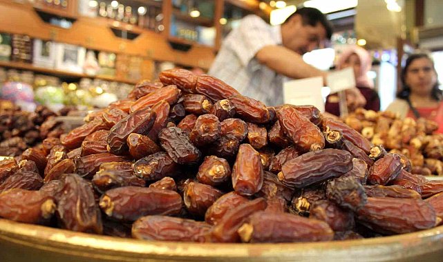 Ramazan ayının vazgeçilmezi hurma tezgâhlarda