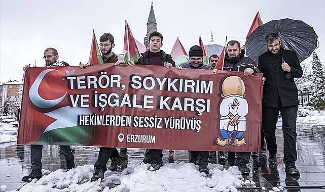 Sağlıkçılar Gazze için sessiz yürüyüşlerini sürdürüyor