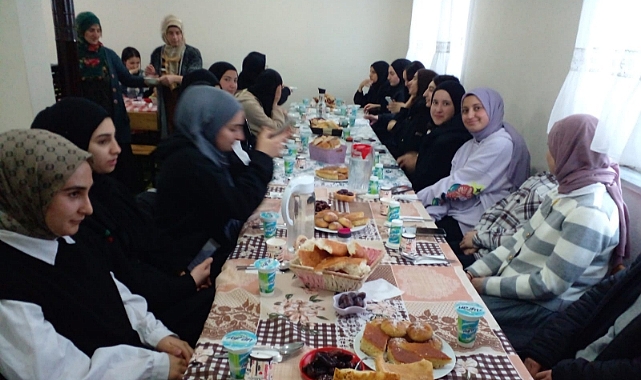 Sarıkamış’ta yurtta kalan öğrencilere iftar veriliyor