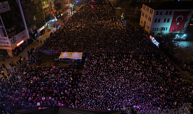 Şarkıcı Kıraç Iğdır'da Nevruz Bayramı dolayısıyla konser verdi