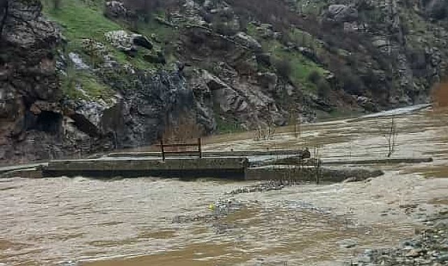 Şemdinli - Derecik yolunda sel