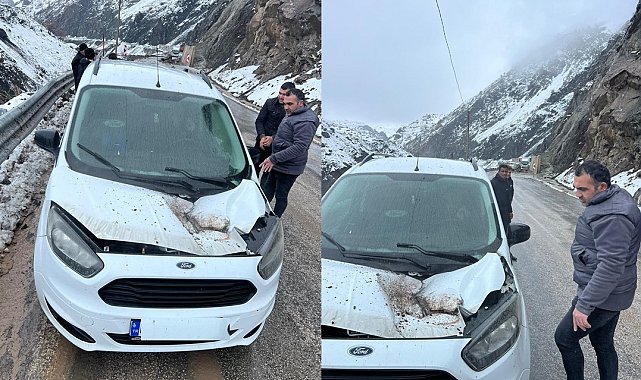 Seyir halindeki aracın üzerine kaya düştü
