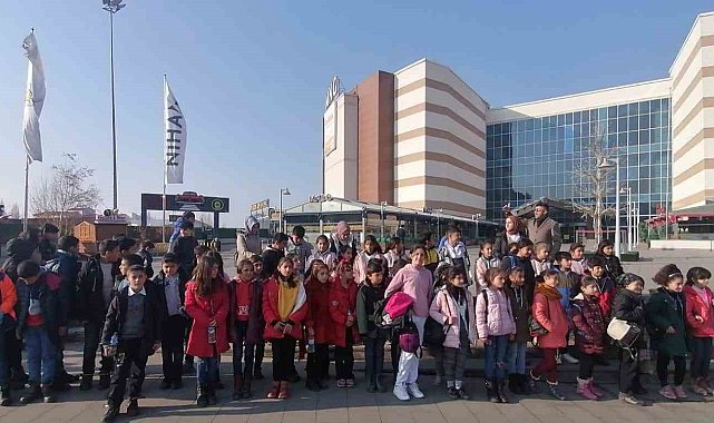 Taşradaki öğrencilerin hayallerini gerçekleştiriyor