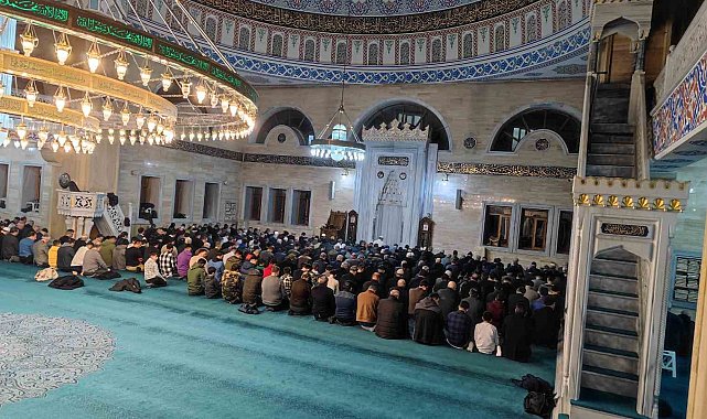 Tatvan&#039;da ilk teravih namazı kılındı