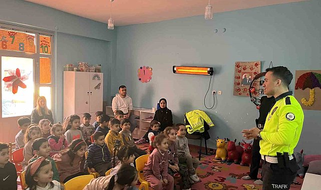 Tekman'da trafik dedektifleri işbaşında