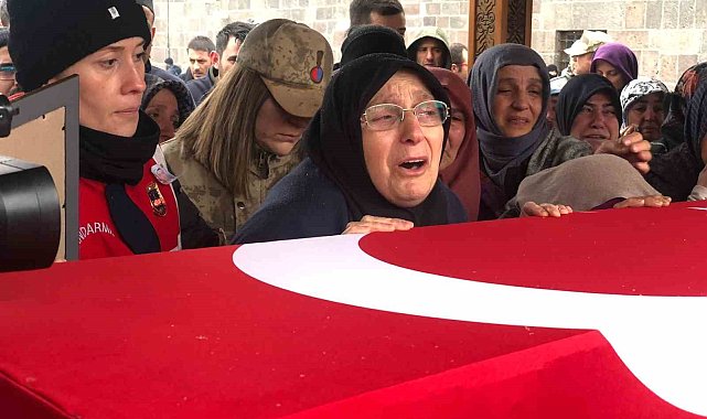 Trafik kazasında hayatını kaybeden pilot üsteğmen son yolculuğuna uğurlandı