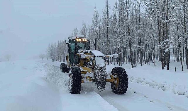 Tunceli'de kapalı bulunan köy yollarını ulaşıma açma çalışmaları sürüyor