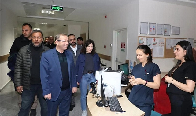 Vali Polat, hastane personelini ziyaret etti