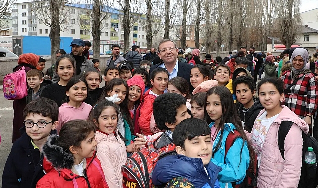 Vali Polat'ın okul ziyaretleri sürüyor