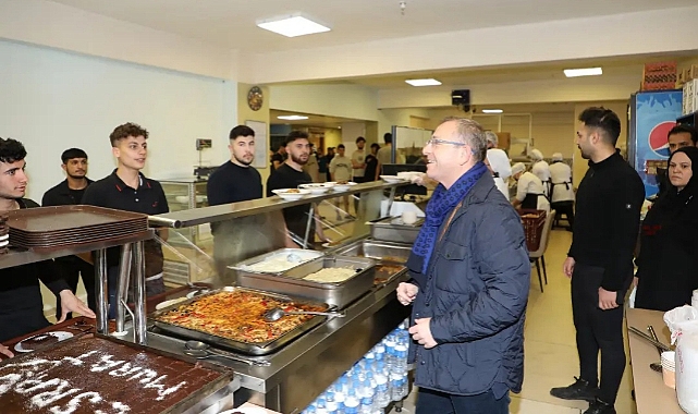 Vali Ziya Polat, öğrencilerle iftar yaptı