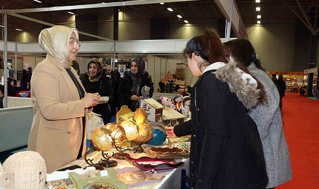 Van Büyükşehir Belediyesi 'Yöresel Ürünler Fuarı'nda yerini aldı