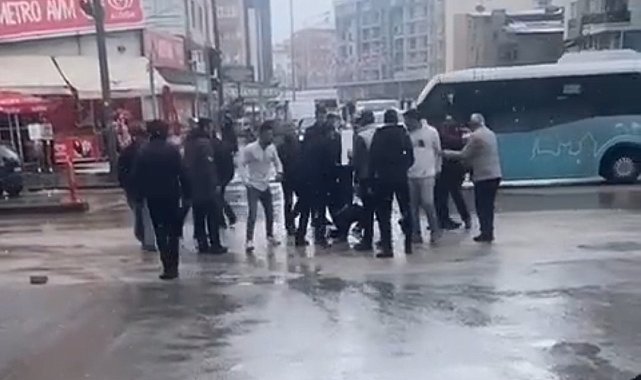 Van'da eşini bıçaklayan şahsa linç girişimi