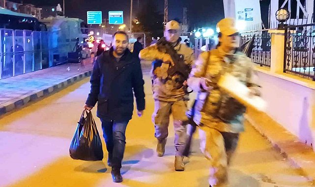Van'da oy çuvalları seçim kuruluna getiriliyor