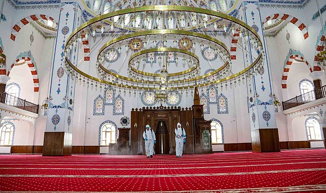 Van'da Ramazan ayı öncesi camilere gül suyu ile temizlendi