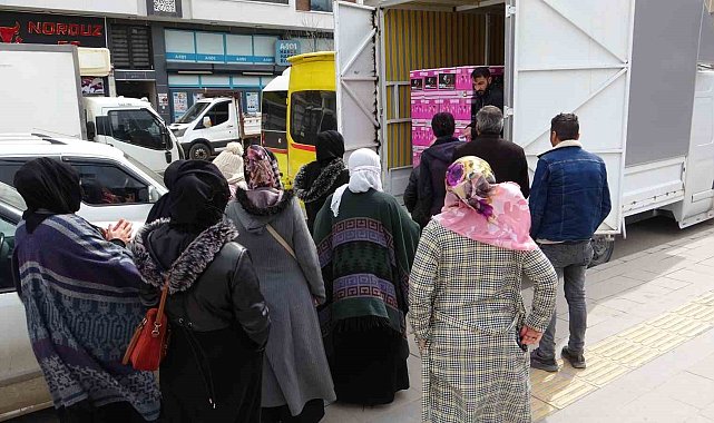 Vanlı iş adamından bin aileye Ramazan yardımı