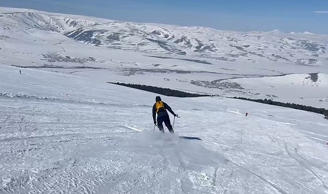 Yalnızçam Kayak Merkezi'nde hafta sonu yoğunluğu