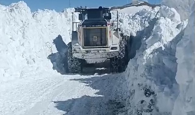 Yüksekova'da karla mücadele çalışması