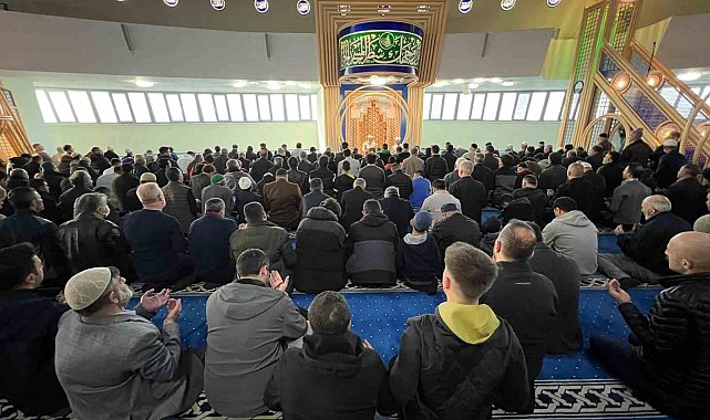 11 ayın sultanı Ramazan, bayram namazıyla uğurlandı