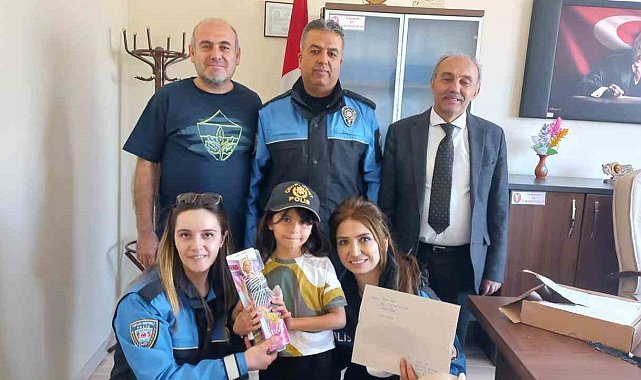 Ağrı İl Emniyet Müdürü Yılmaz İpar, Sevde Oğul'un mektubuna cevap yazdı ve hediye gönderdi