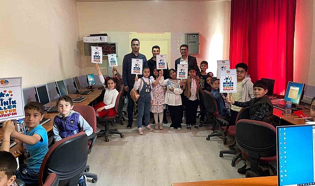 Ağrı'da çocuklar "Minik Eller, Büyük Hayaller" ile el sanatlarına uzanıyor
