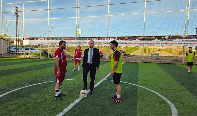 Ağrı'da geleneksel öğretmenler arası futbol turnuvası heyecanla başladı