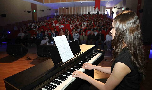 Ağrı'da genç müzisyenlerden unutulmaz klasik müzik şöleni