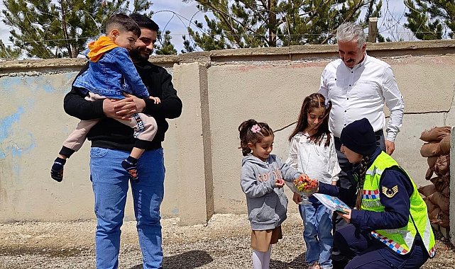Ağrı'da jandarma "hayatla yarışılmaz" diyerek trafik denetimlerini artırdı
