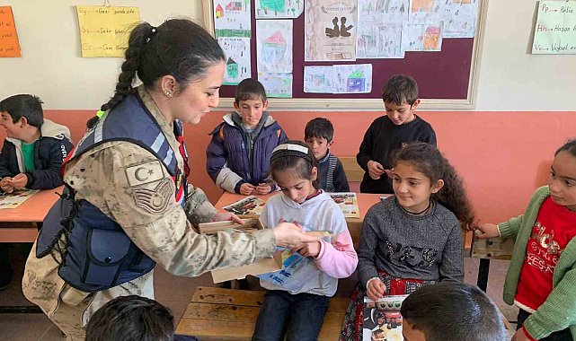 Ağrı'da jandarmadan ilkokul öğrencilerine "Mahremiyet" eğitimi