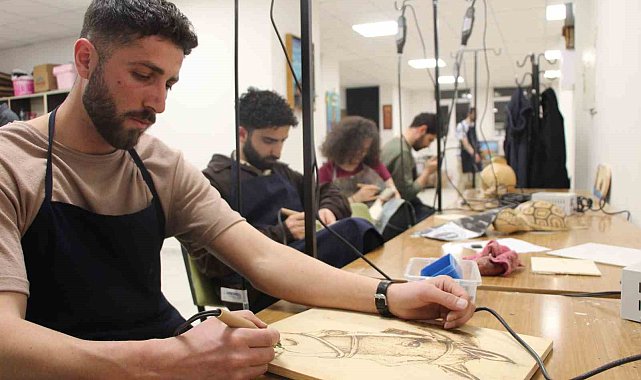 Ahşap kursu gençler için 'terapi' atölyesi oldu