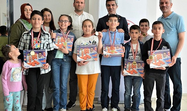 Akıl ve zeka oyunları turnuvasında dereceye giren öğrenciler ödüllendirildi