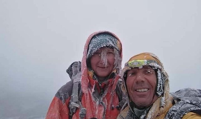 Bahar ayında Ağrı Dağı'na çıkan dağcıların yüzü buz tuttu