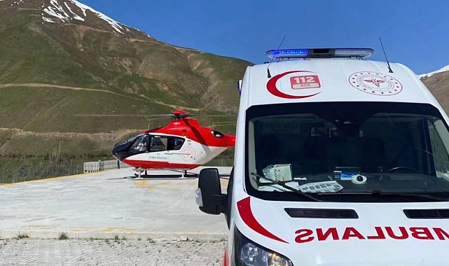 Bahçesaray'da iki hasta ambulans helikopterle hastaneye sevk edildi