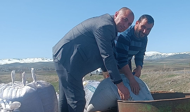 Başkan Müçük, çiftçilerle birlikte sürüm yaptı