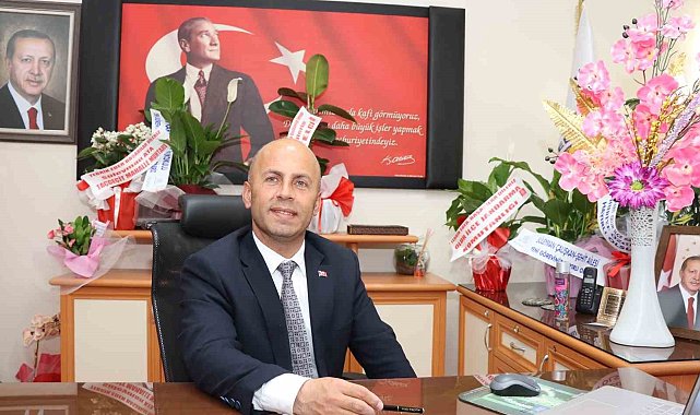 Belediye Başkanı makamı çiçek bahçesi gibi